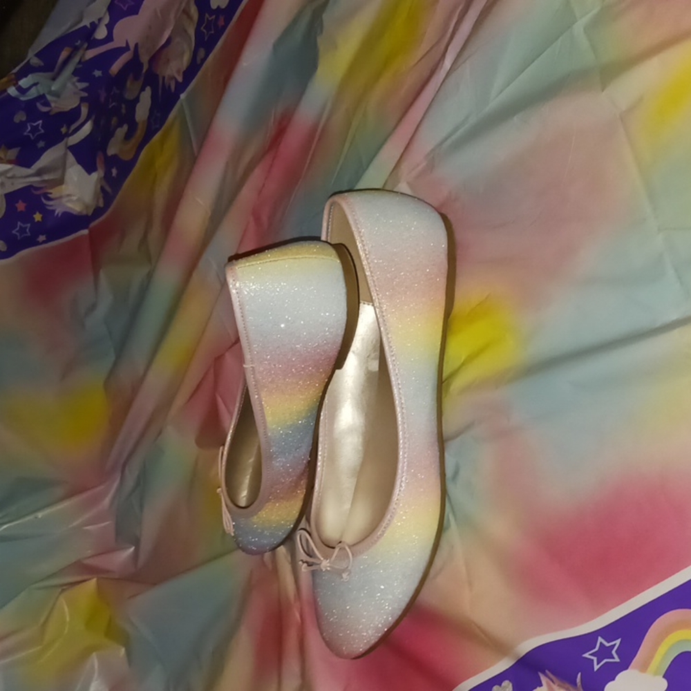 Shoes - Picture 2 of 4